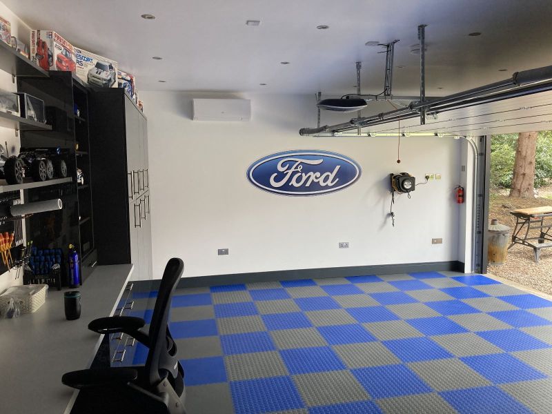 Garage and Gym - Sutton Bonington: Swipe To View More Images