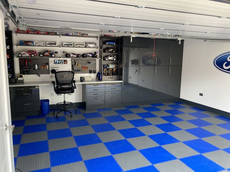 Garage and Gym - Sutton Bonington : Swipe To View More Images